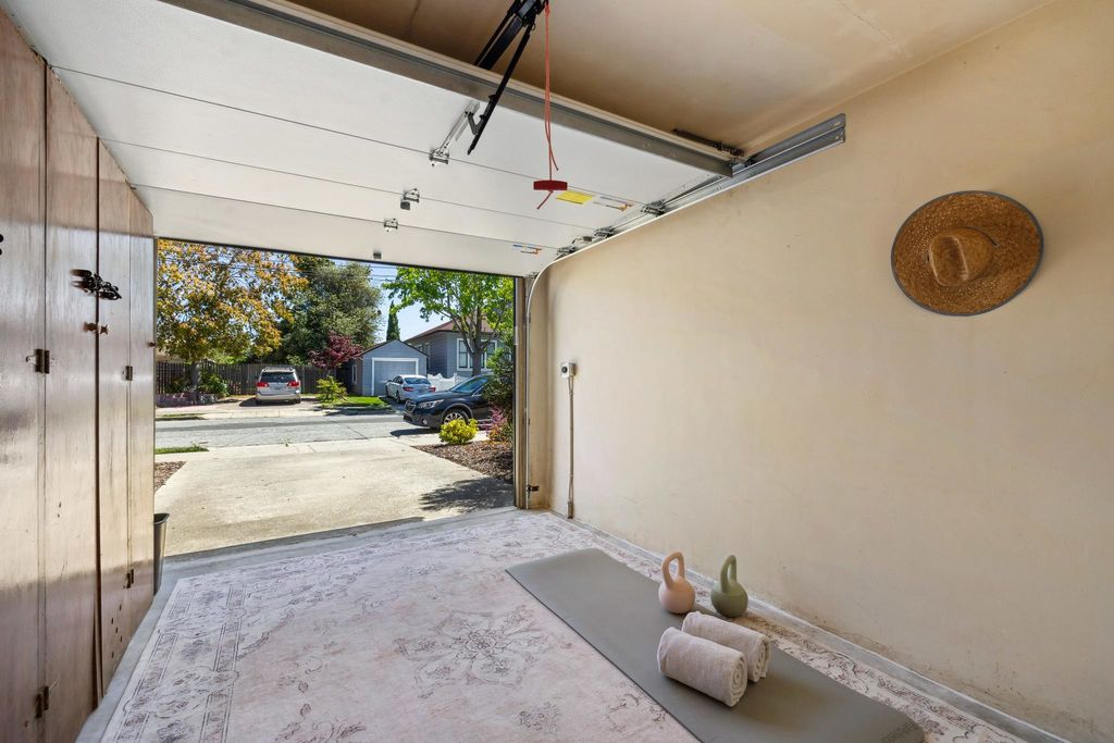 Alameda house with garage and ev charger on the east end