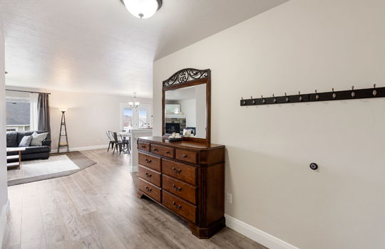10-web-or-mls-581-n-570-e