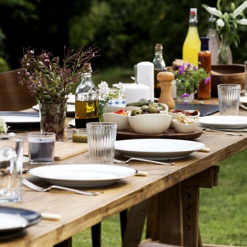 6 Ways to Upgrade your Backyard for Entertaining (or Selling)