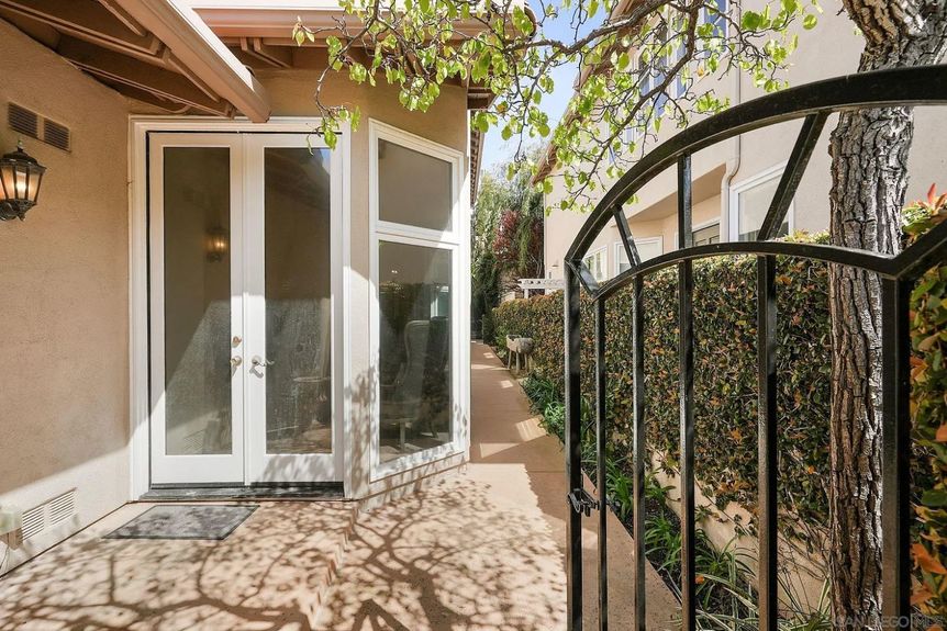 9683 Claiborne Square Gallery Img 1 10