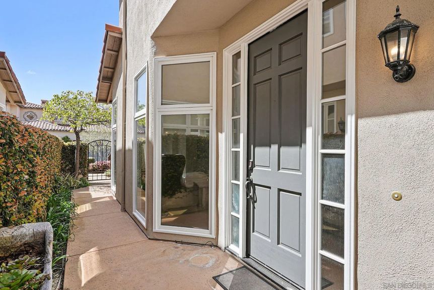 9683 Claiborne Square Gallery Img 2 10