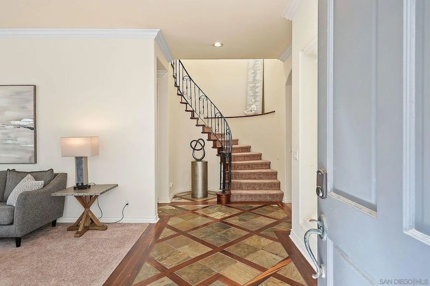 9683 Claiborne Square Gallery Img 3 10