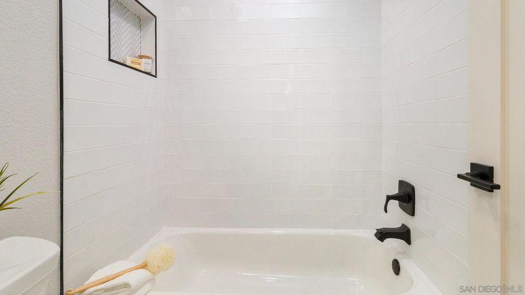 1371 Evergreen Drive Gallery Img 19