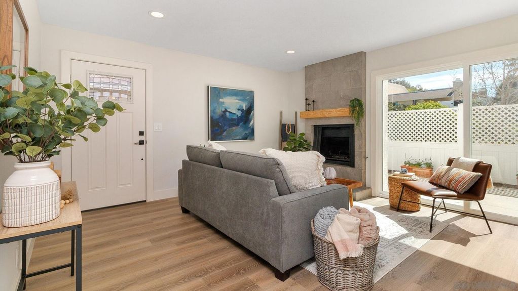 1371 Evergreen Drive Gallery Img 4