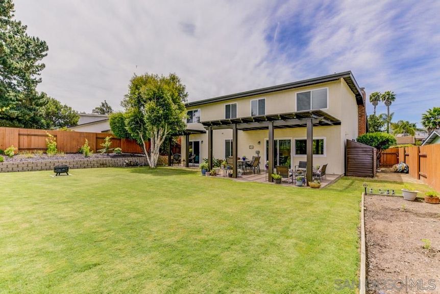 433 Village Run East Featured Img