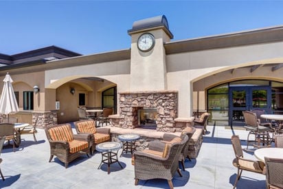 Niguel Shores outdoor lounge area