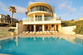 The Strand at Headlands pool