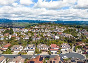 Palisades and Niguel Pointe at Laguna Heights homes with spacious floor plans and greenbelts