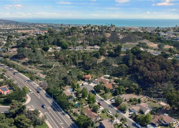 Tocayo Hills neighborhood