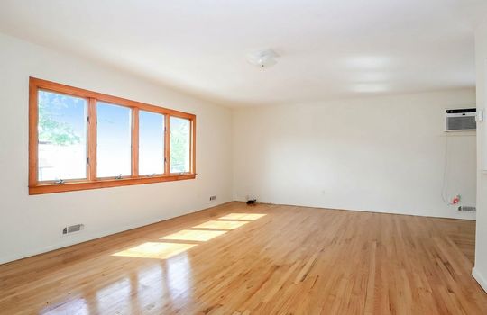 Sun drenched Living room with beautiful bay window