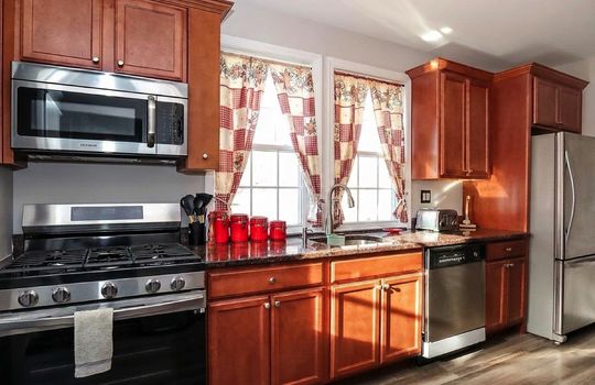 72-dubois-avenue-port-richmond-bright-kitchen-