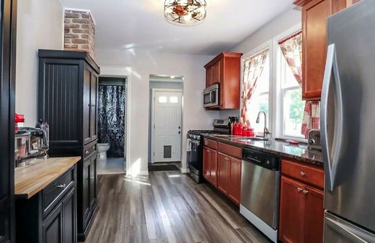 72-dubois-avenue-port-richmond-kitchen-yard-access