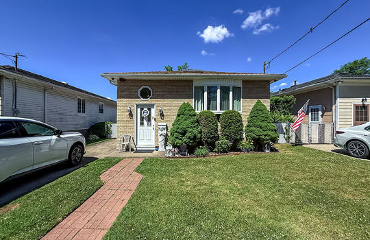 Prince's Bay ranch home in Staten Island featuring brick exterior, manicured landscaping, and skylights