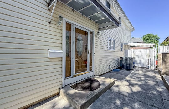 Walk-in-entrance-multi-family-hi-ranch.jpg
