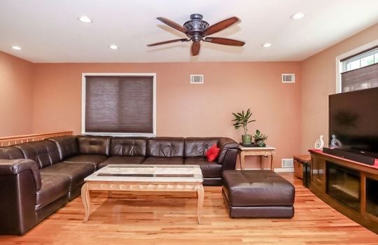 Large Living room with high hats and ceiling fan