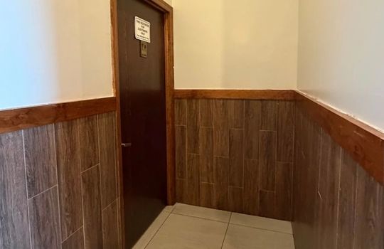 crepe-stop-restroom-hallway-new-dorp-staten-island