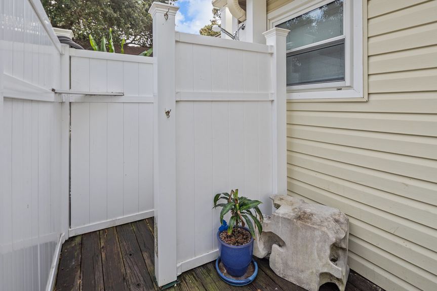 9-web-or-mls-2222 Beech St, Virginia Beach, VA_11042024_Exterior_009