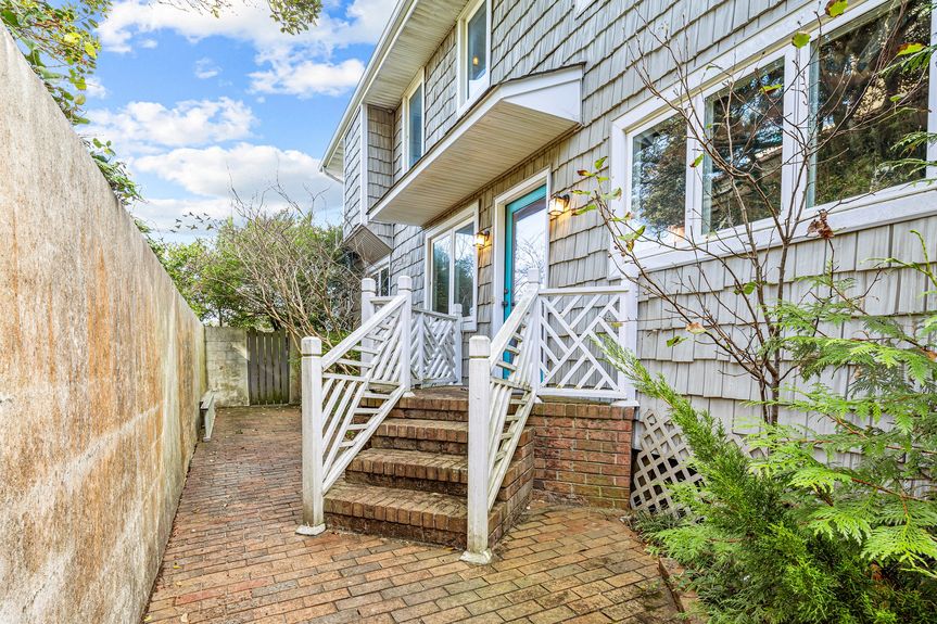 17-web-or-mls-8300 Ocean Front Ave, Virginia Beach, VA_11292024_Exterior_015