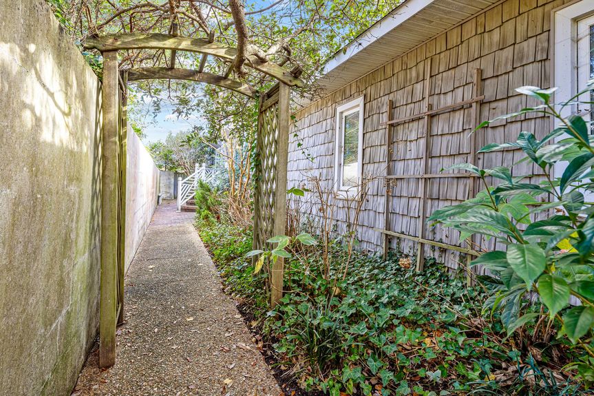 18-web-or-mls-8300 Ocean Front Ave, Virginia Beach, VA_11292024_Exterior_016