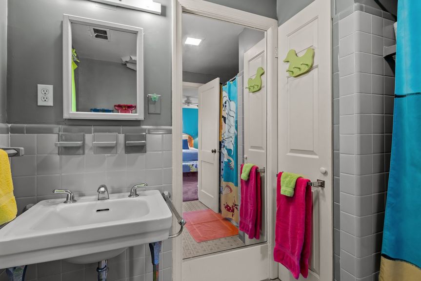 44-web-or-mls-8300 Ocean Front Ave, Virginia Beach, VA_11292024_Interior_084