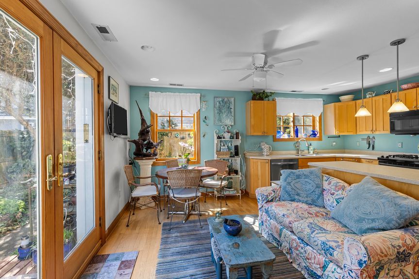 22-web-or-mls-6903 Atlantic Ave, Virginia Beach, VA 03182025Inxterior 030