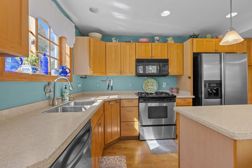 23-web-or-mls-6903 Atlantic Ave, Virginia Beach, VA 03182025Inxterior 033