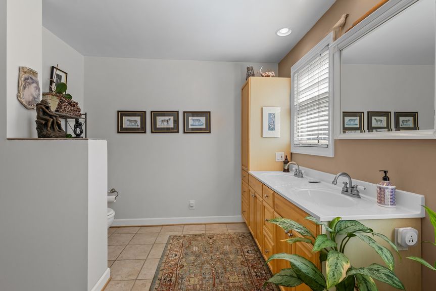 36-web-or-mls-6903 Atlantic Ave, Virginia Beach, VA 03182025Inxterior 072