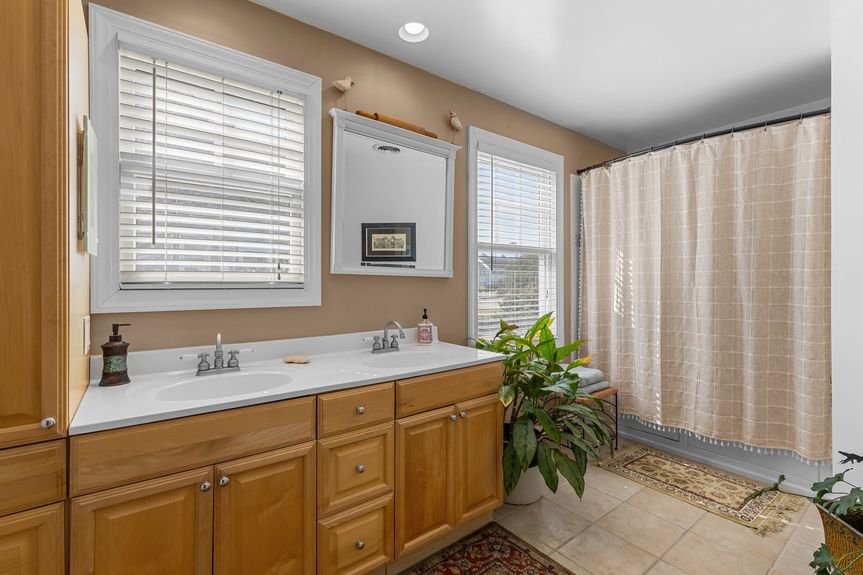 37-web-or-mls-6903 Atlantic Ave, Virginia Beach, VA 03182025Inxterior 075