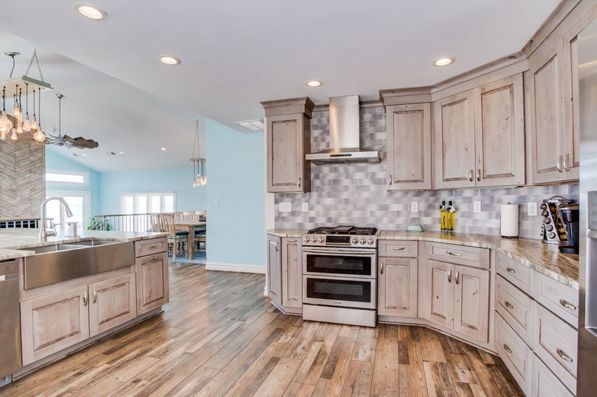 21-web-or-mls-2319-beach-castle-ln