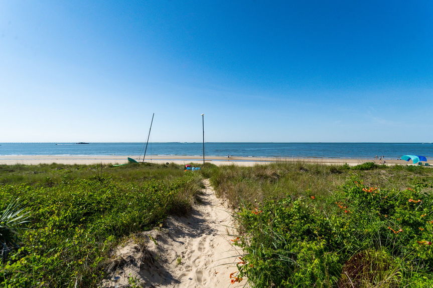 45-web-or-mls-2319-beach-castle-ln