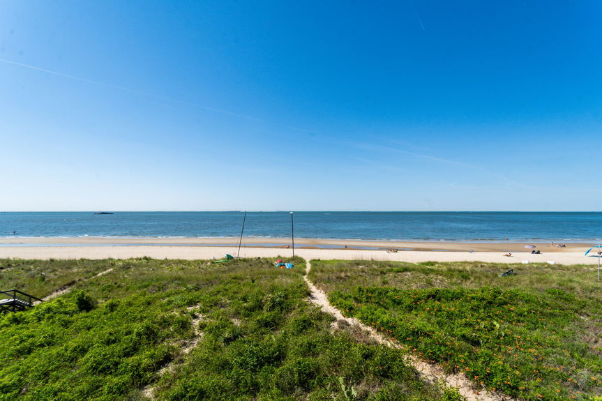 47-web-or-mls-2319-beach-castle-ln