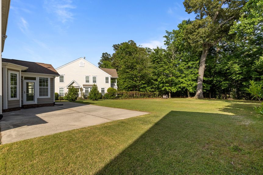 11-web-or-mls-5484 Memorial Dr, Virginia Beach, VA 05202025 Exterior 011