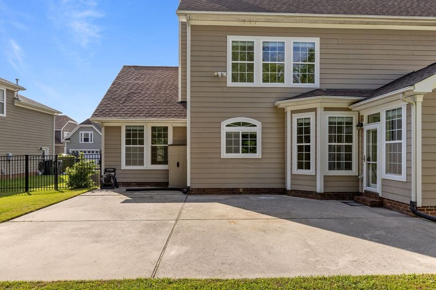 17-web-or-mls-5484 Memorial Dr, Virginia Beach, VA 05202025 Exterior 018