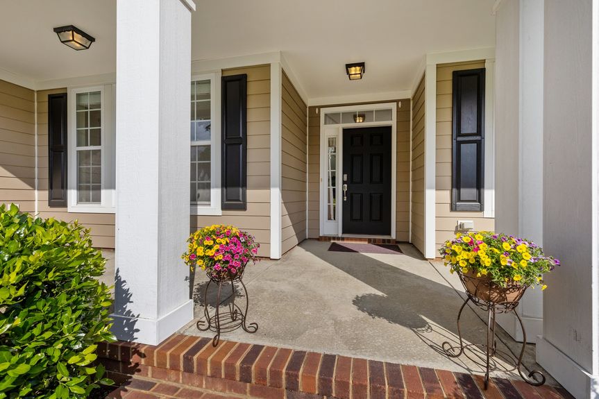 23-web-or-mls-5484 Memorial Dr, Virginia Beach, VA 05202025 Exterior 028