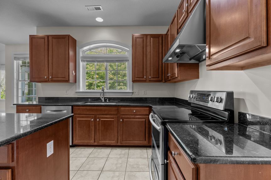 31-web-or-mls-5484 Memorial Dr, Virginia Beach, VA 05202025 HDR 048