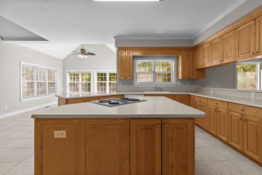 35-web-or-mls-2288 Souverain Ln, Virginia Beach, VA 05232025 HDR 053