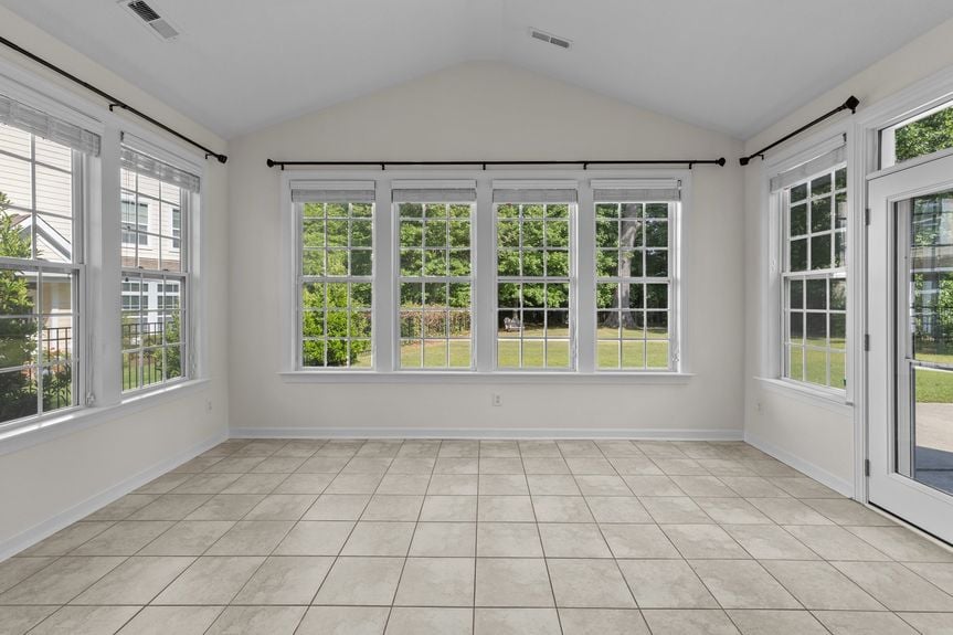 43-web-or-mls-5484 Memorial Dr, Virginia Beach, VA 05202025 HDR 084