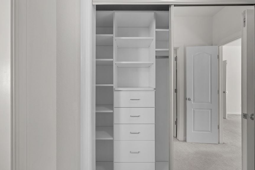 52-web-or-mls-5484 Memorial Dr, Virginia Beach, VA 05202025 HDR 111