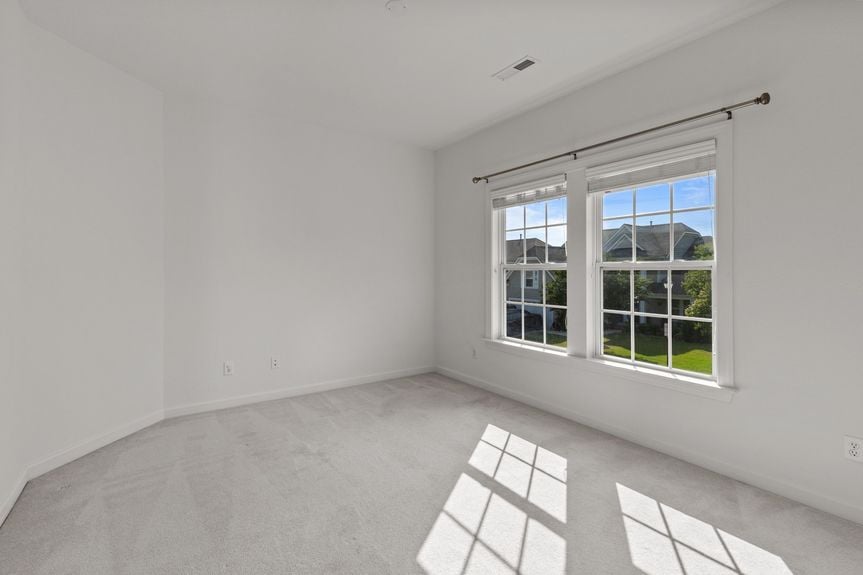 57-web-or-mls-5484 Memorial Dr, Virginia Beach, VA 05202025 HDR 126