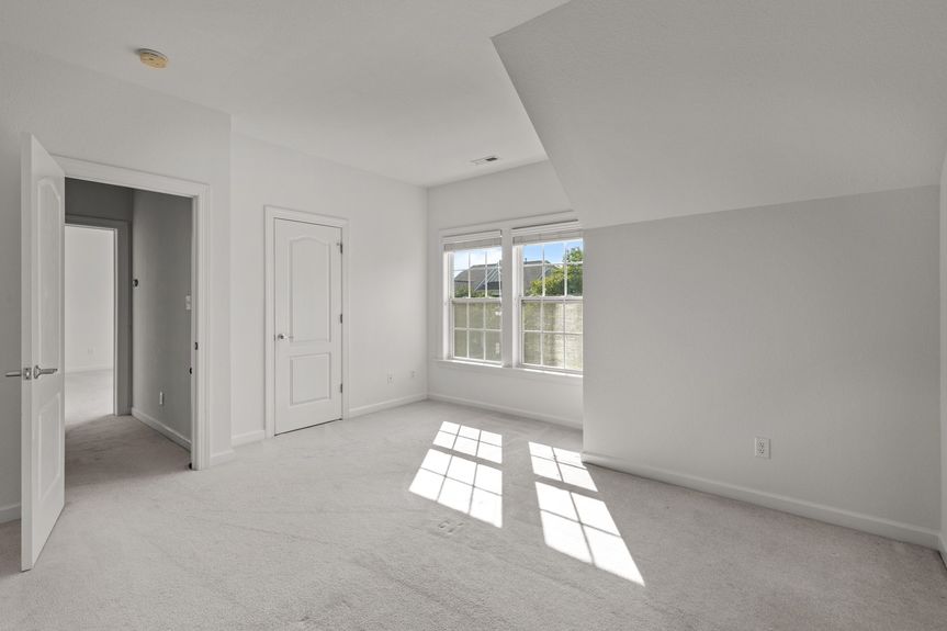 60-web-or-mls-5484 Memorial Dr, Virginia Beach, VA 05202025 HDR 135