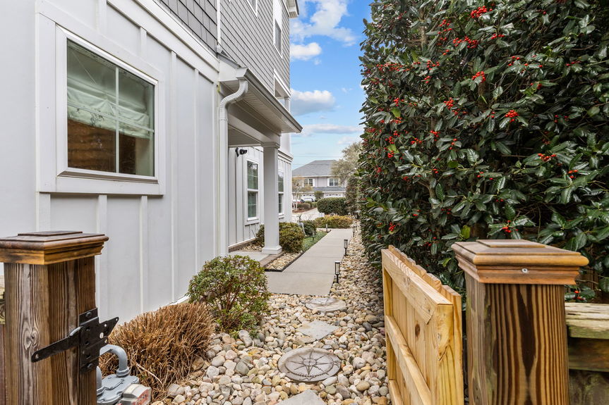 21-web-or-mls-125 79th St, Virginia Beach, VA 02162026 Exterior 021