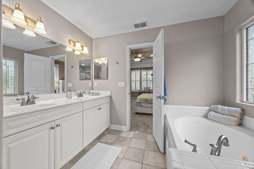 31-web-or-mls-5437 Nature Ln, Virginia Beach, VA 02192026HDR 071