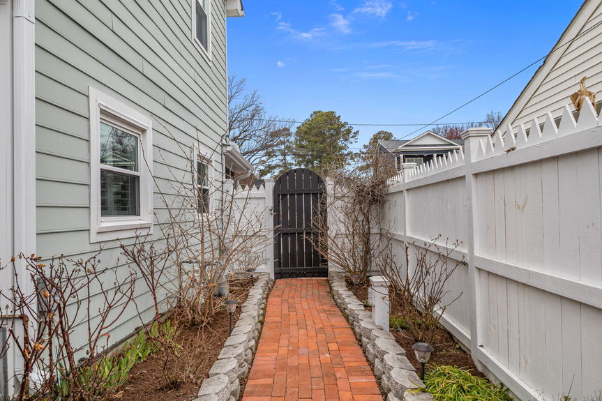 12-web-or-mls-534 Pinewood Drive, Virginia Beach, VA03022026 Exterior 009