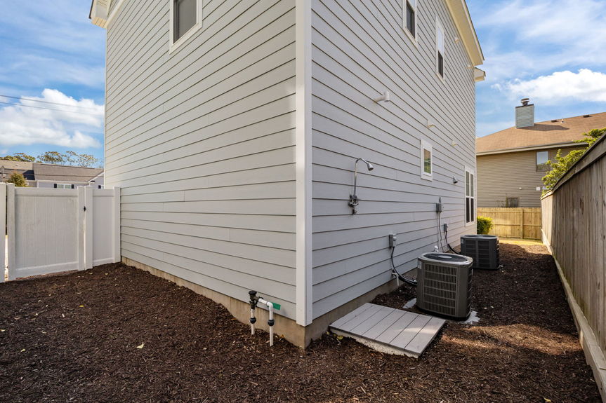 21-web-or-mls-6420 Atlantic Avenue, Virginia Beach, VA 03302026 Exterior 022