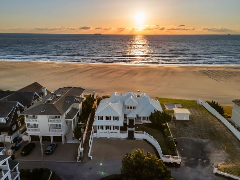 22-web-or-mls-5008 Ocean Front Ave, Virginia Beach, VA04212026 Exterior 020