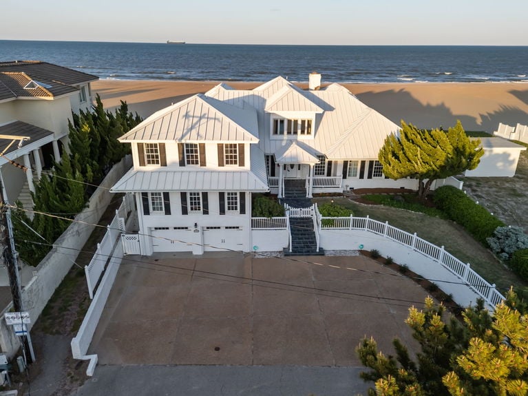 27-web-or-mls-5008 Ocean Front Ave, Virginia Beach, VA04212026 Exterior 025