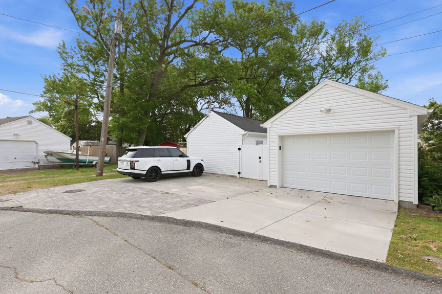 25-web-or-mls-481 Lakewood Cir, Virginia Beach, VA 05062026 Exterior 025