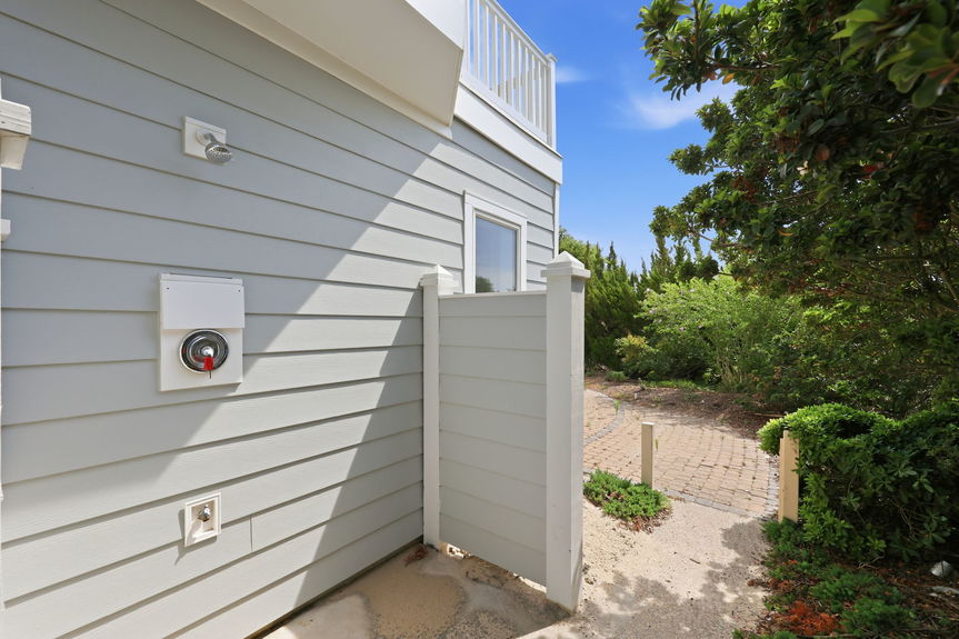 13-web-or-mls-6804A Ocean Front, Virginia Beach, VA 06112026 Exterior 013