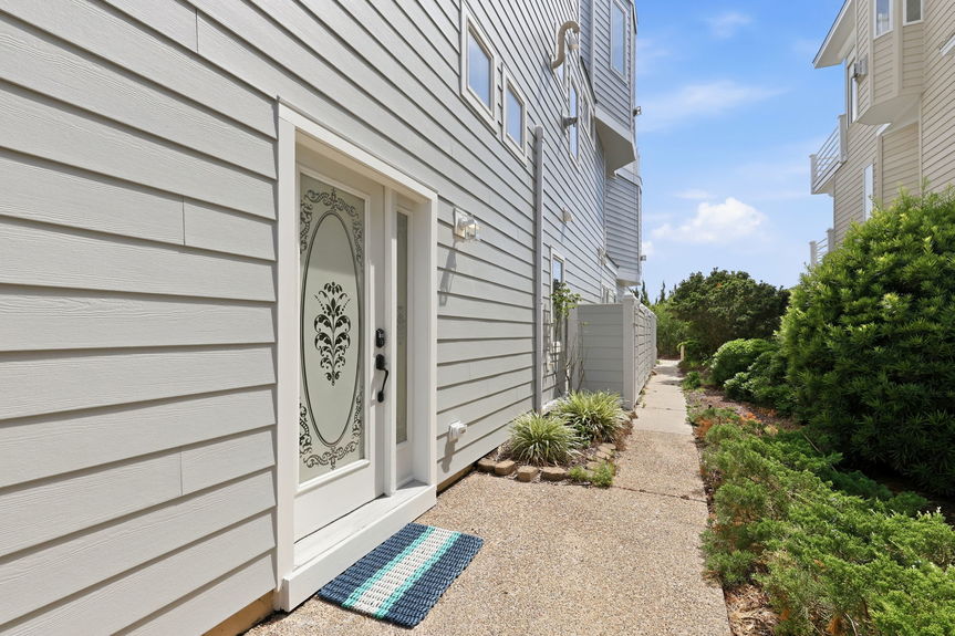 14-web-or-mls-6804A Ocean Front, Virginia Beach, VA 06112026 Exterior 014