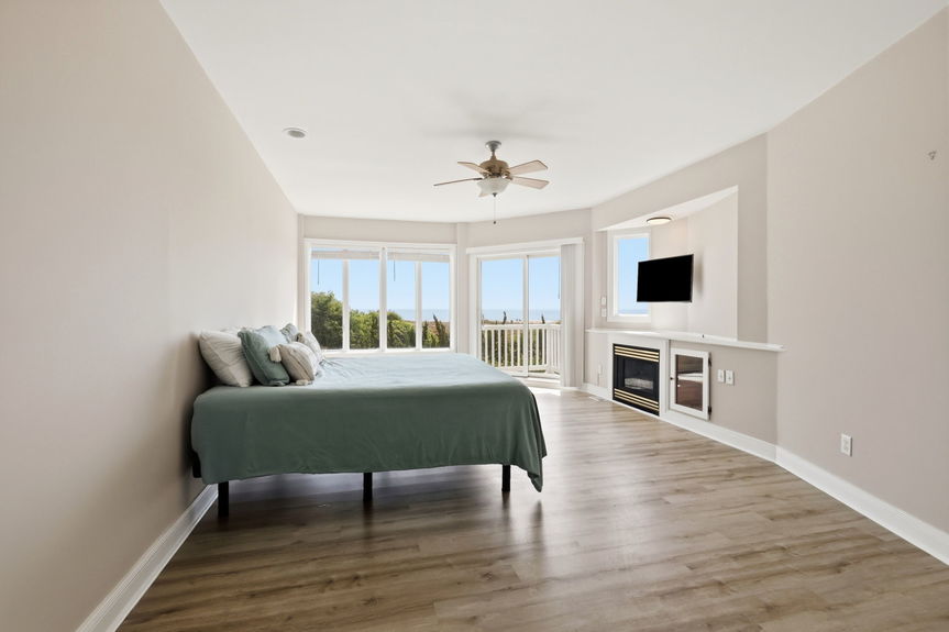 26-web-or-mls-6804A Ocean Front, Virginia Beach, VA 06112026 HDR 026